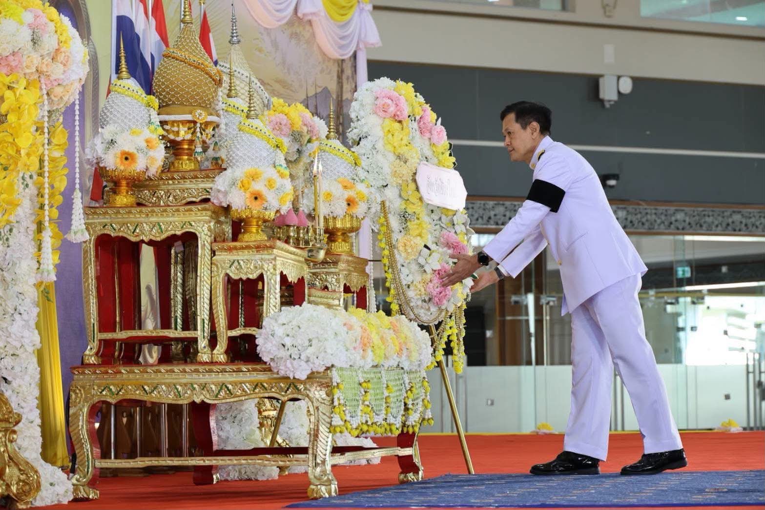 โรงพยาบาลธัญญารักษ์เชียงใหม่ กรมการแพทย์ ร่วมงานวันนวมินทรมหาราช ประจำปี 2569 วันที่ 13 ตุลาคม 2569 นางศิวารยา ถิ่นพังงา หัวหน้ากลุ่มงานการเงิน บัญชี และพัสดุ พร้อมด้วยคณะเจ้าหน้าที่โรงพยาบาลธัญญารักษ์เชียงใหม่ เข้าร่วมพิธีสวดพระพุทธมนต์และพิธีทำบุญตักบาตรถวายพระราชกุศล เนื่องในวันนวมินทรมหาราช เพื่อน้อมรำลึกในพระมหากรุณาธิคุณอันหาที่สุดมิได้ ของพระบาทสมเด็จพระบรมชนกาธิเบศร มหาภูมิพลอดุลยเดชมหาราช บรมนาถบพิตร โดยมีนายทศพล เผื่อนอุดม ผู้ว่าราชการจังหวัดเชียงใหม่ เป็นประธานในพิธี ณ อาคารรวงผึ้ง ศูนย์ประชุมและแสดงสินค้านานาชาติเฉลิมพระเกียรติ 7 รอบพระชนมพรรษา อำเภอเมืองเชียงใหม่ จังหวัดเชียงใหม่